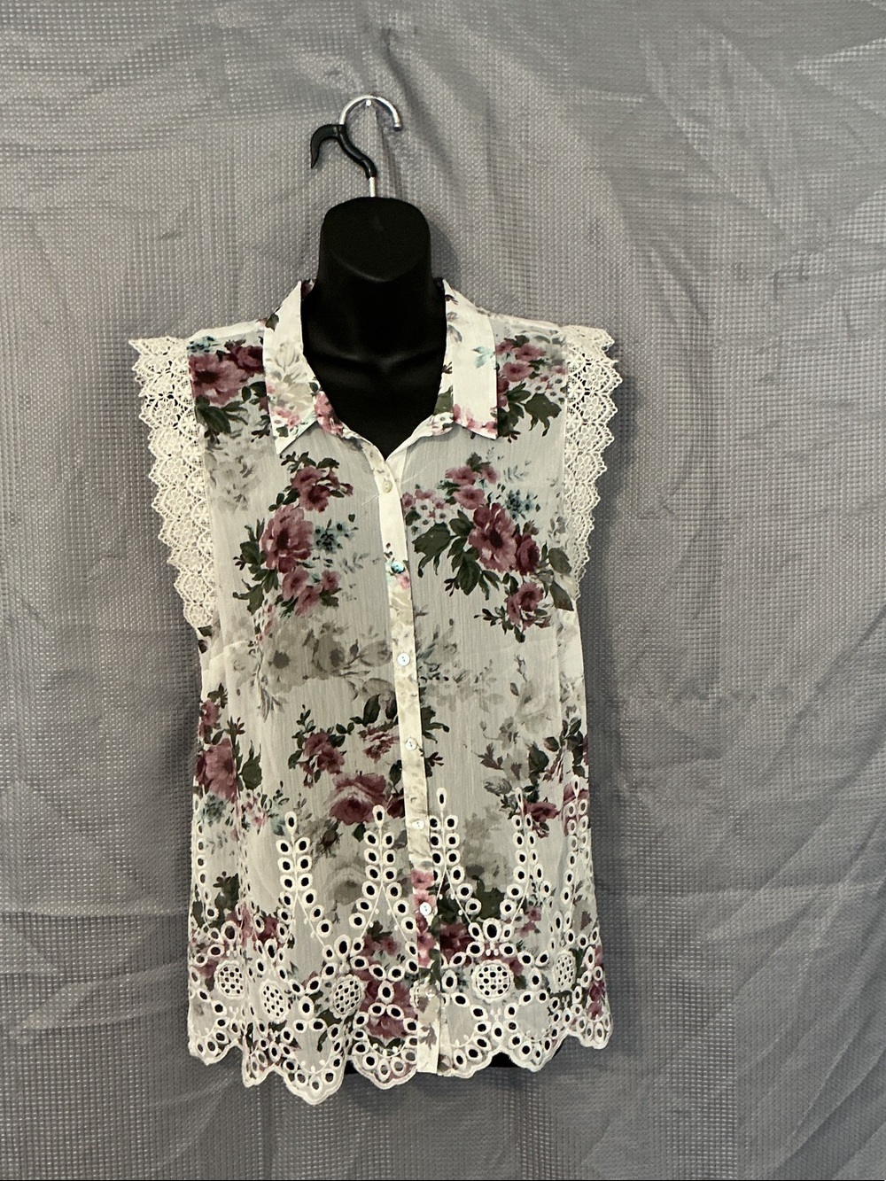 Meadow Rue White Floral Sleeveless Button-Up Blouse with Plum Roses